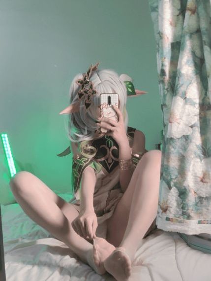 挣扎的亚当君