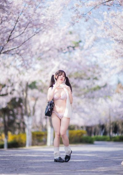 他唇之下