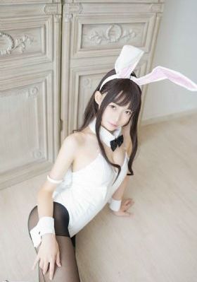 老头边吃奶边弄进去呻吟的视频